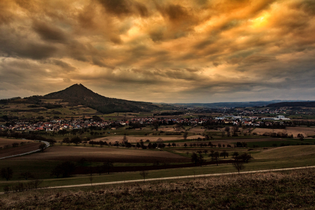 Welchingen 009 | Rothenburg ob der Tauber. Nur hier gibt es Exklusive und passend zur Jahreszeit Ihr Wandbild, T-Shirt, Tasse und alles was das Rothenburg Herz begehrt. - Realisiert mit Pictrs.com