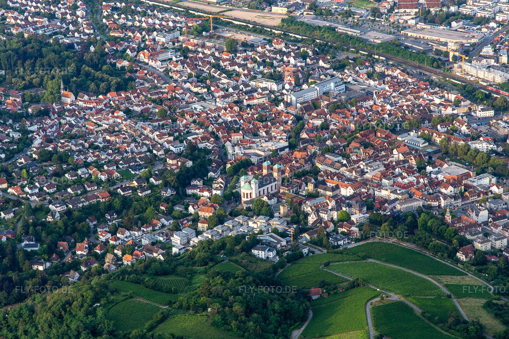 Luftbild: Ortsansicht von Nordosten in Bensheim im Bundesland Hessen in Deutschland. Foto: IMG_142723.jpg vom 19.07.2024 durch Werner Riehm/FLY-FOTO.de