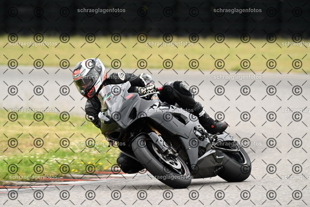 25bt02-1481 | markuskiefer.com - Realisiert mit Pictrs.com