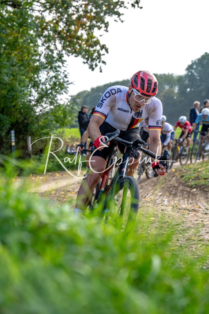 Ralf Eppink Photography 20251012_DSC04328 | Sportfotografie, Eventfotografie, Porträtfotografie, Radsport Fotograf, Triathlon Fotograf, Düsseldorf Fotograf, Köln Fotograf, Actionfotografie, Teamfotografie, Peoplefotografie, Business Portraits, Veranstaltungsfotografie, Reportagefotografie - Realisiert mit Pictrs.com