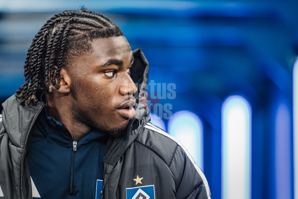 Fußball | Männer | Saison 2025/2026 | 1. Fußball-Bundesliga | 10. Spieltag | Hamburger SV vs. Borussia Dortmund | 08.11.2025 | Fabio Balde (#45, HSV) Einlauf ins Stadion