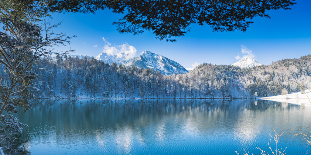 Panoramabild Alatsee im Winter  | Dieses Bild vom Alatsee im Winter ist hochauflösend und vor allem für Druck in Groß gedacht. Das Seitenverhältnis ist 3:1, das Bild gibt es aber auch in 2:1 sprich schmaler und länger. Schreibt mir einfach eine kurze Nachricht, falls Ihr ein anderes Format benötigt. Danke!