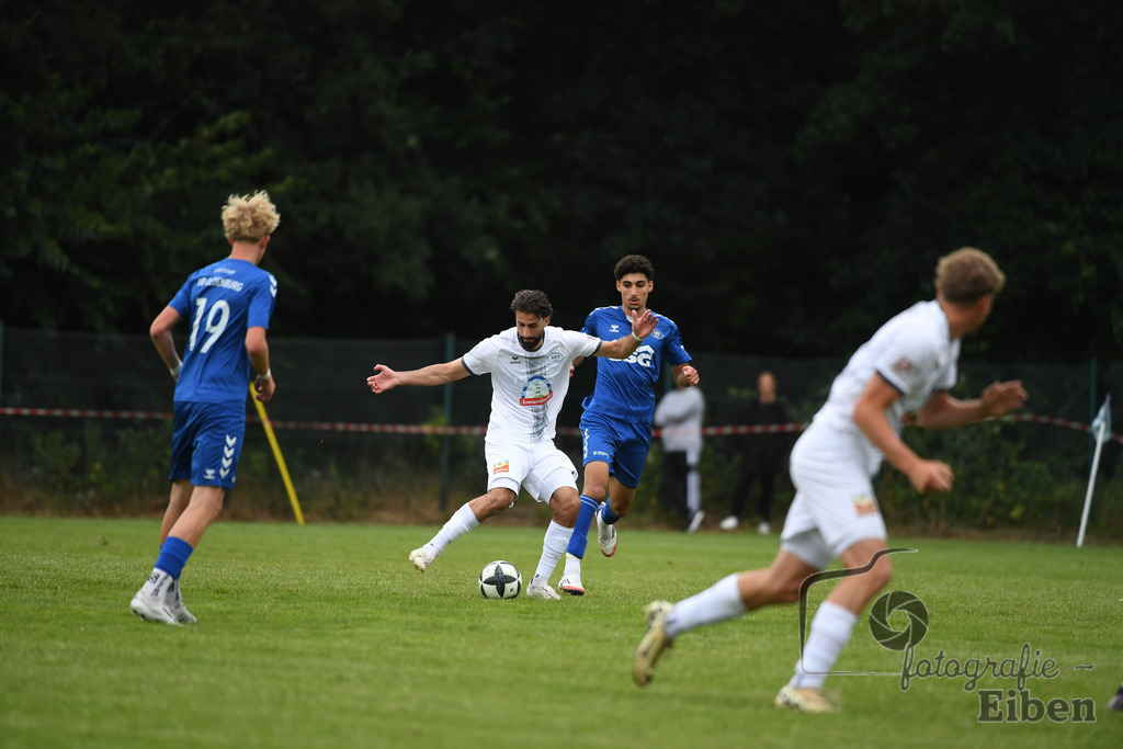 Sport-Duwe Cup | Sport-Duwe Cup Oldenburg; SSV Jeddenloh (weiß)-VFB Oldenburg (blau) am 05.07.2025 in Oldenburg (Sportanlage TuS Eversten), Photo: Philip Eiben 2025 - Realisiert mit Pictrs.com