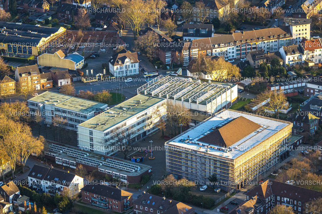 Bottrop251204353 | Luftbild, Berufskolleg der Stadt Bottrop, braunes Spitzdach, Nord-Ost, Bottrop, Ruhrgebiet, Nordrhein-Westfalen, Deutschland