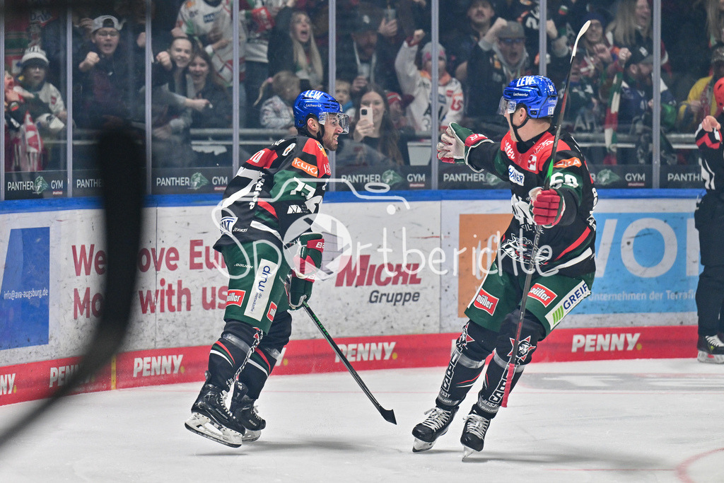 Augsburger Panther - ERC Ingolstadt | Jubel der Panther nach dem Treffer zum 1-0 druch Luca TOSTO (Augsburger Panther #77) / Freude / Happy / Tor / Torschuetze / DEL: Augsburger Panther - ERC Ingolstadt, Curt Frenzel Stadion am 26.01.2025