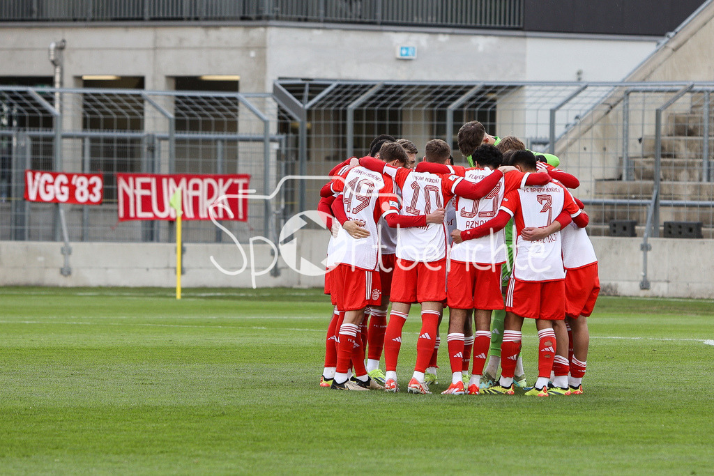 FC Bayern Amateure - TSV Buchbach | Das Team der kleinen Bayern motiviert sich nochmal vor der Partie
