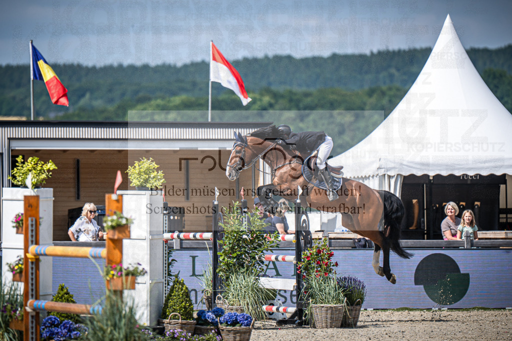 DOS_2622 | Entdecke hochwertige Reitturnierfotos von Foto Oger. Professionell, emotional und authentisch – jetzt Lieblingsmomente im Shop bestellen.Deutschlandweite Turnierfotografie. - Realisiert mit Pictrs.com