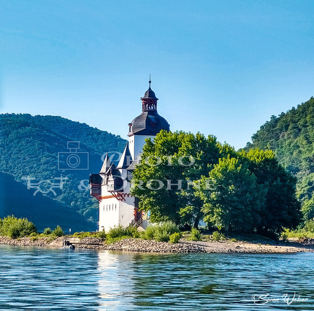 Pfalzgrafenstein--7 | Pfalzgrafenstein kann mit einer Personenfähre erreicht werden. Es finden geführte Touren durch die Burganlage statt. - Realisiert mit Pictrs.com