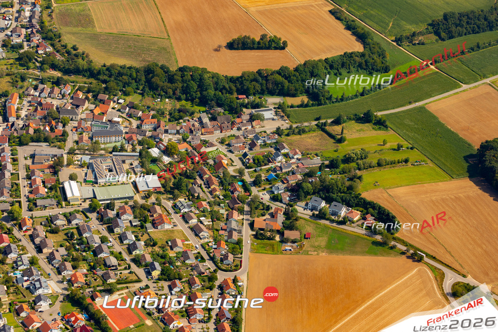 Das Luftbild zeigt :  Kirchardt - Die Luftaufnahme wurde 2024 vom UL-Flugzeug aus erstellt ( keine Drohne ) - Hochauflösende Luftaufnahme - Für grossformatige Ausdrucke geeignet. Die Geschenkidee !Mit Lizenz und Bildrechte bestellbar