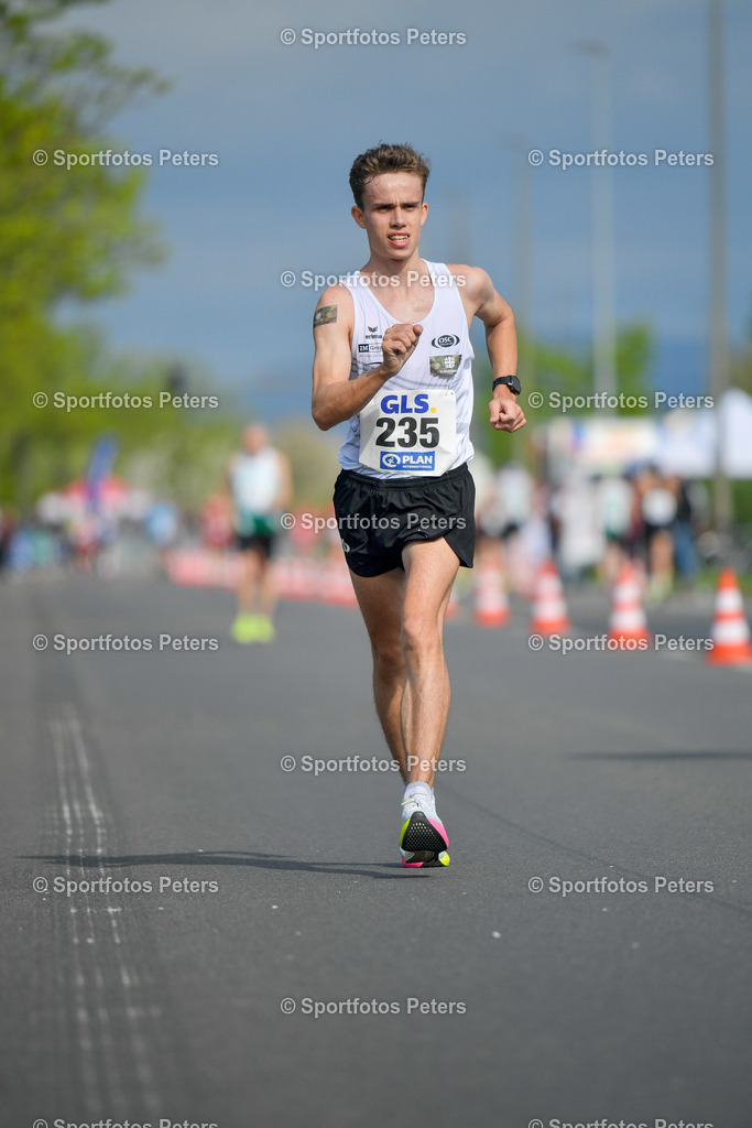 _KP18827_1 | 13.04.2025, xkaix, Leichtathletik Deutsche Meisterschaft 2025, Straßengehen v.l. Frederick Weigel (OSC Potsdam e.V.) - Realisiert mit Pictrs.com