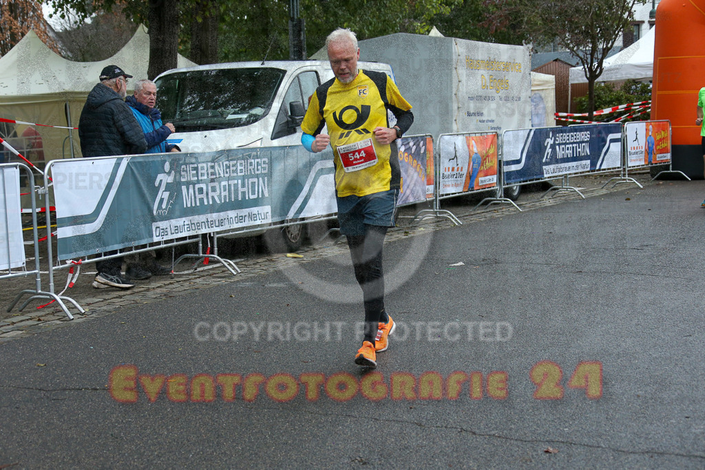 251130_1144_EX1_8526 | Sportfotografie im Rhein-Sieg Kreis, Köln, Bonn, NRW, Rheinland Pfalz, Hessen, etc. Unser Tätigkeitsfeld umfasst den Laufsport vom Volkslauf über den Marathon, Duathlon, Triathon bis zum Ultralauf wie Kölnpfad Ultra oder Schindertrail.