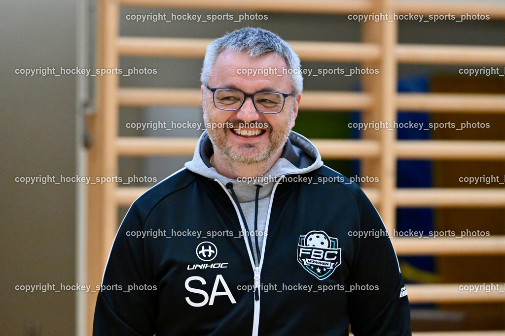 VSV Unihockey Damen vs. FCB München | Betreuer FCB München Sven Auerswald, VSV Unihockey Damen vs. FCB München, VSV Unihockey Damen vs. FCB München am 24.01.2026 in Villach (Ballspielhalle St. Martin), Austria, (Photo by Bernd Stefan)