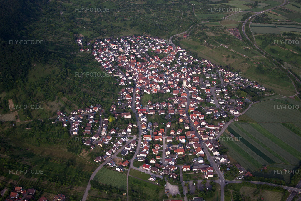 Luftbild: Ortsansicht von Westen im Ortsteil Kayh in Herrenberg im Bundesland Baden-Württemberg in Deutschland. Foto: IMG_66937.jpg vom 07.06.2014 durch Werner Riehm/FLY-FOTO.de