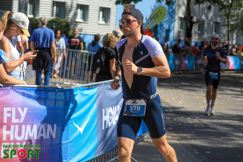 IRONMAN70-3-Duisburg-2025_Laufen_072 | Bildergalerie von Sport-Ereignissen aber auch von weiteren spannenden Dingen - nicht nur vom Niederrhein. In Anlehnung an den bekannten Spruch von Hanns Dieter Hüsch heißt das Motto: "Niederrhein ist überall".  - Realisiert mit Pictrs.com