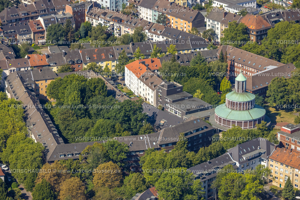 Essen220807076 | Luftbild, Landesamt für Finanzen NRW - Außenstelle, runde evang. Auferstehungskirche, Wohnblock mit begrüntem Innenhof,  Südostviertel, Essen, Ruhrgebiet, Nordrhein-Westfalen, Deutschland