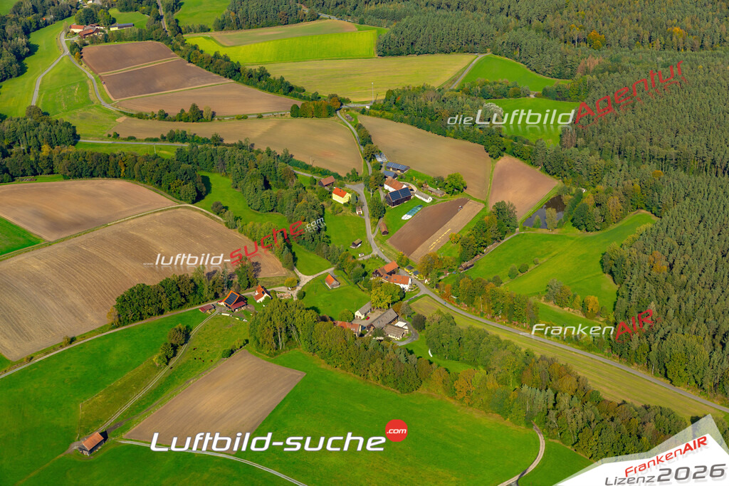 Das Luftbild zeigt : Wallenbrunn Seybothenreuth - Die Luftaufnahme wurde 2024 vom UL-Flugzeug aus erstellt ( keine Drohne ) - Hochauflösende Luftaufnahme - Für grossformatige Ausdrucke geeignet. Die Geschenkidee !Mit Lizenz und Bildrechte bestellbar