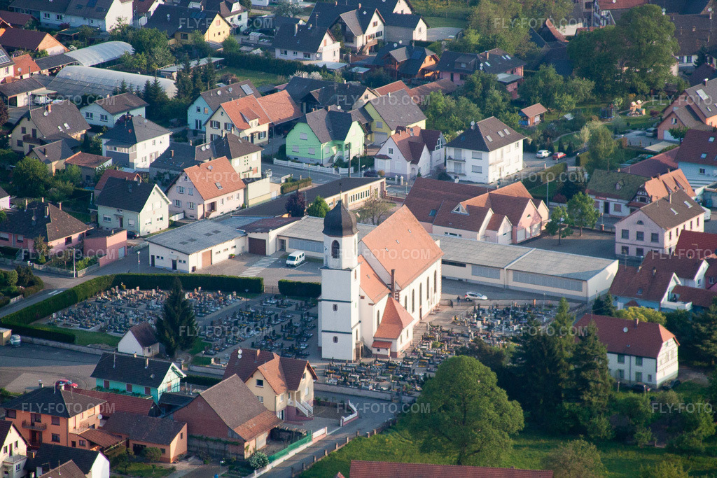 Aerial view: View of the town in Mothern in the state Bas-Rhin, France.Photo: IMG_40324.jpg taken on 04/22/2011 by Werner Riehm/FLY-FOTO.comResolution of the original: 4752 x 3168 px