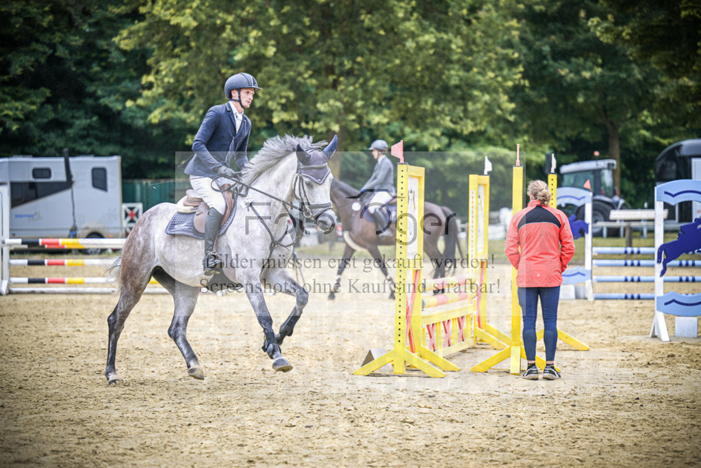 DOS_3726 | Entdecke hochwertige Reitturnierfotos von Foto Oger. Professionell, emotional und authentisch – jetzt Lieblingsmomente im Shop bestellen.Deutschlandweite Turnierfotografie. - Realisiert mit Pictrs.com