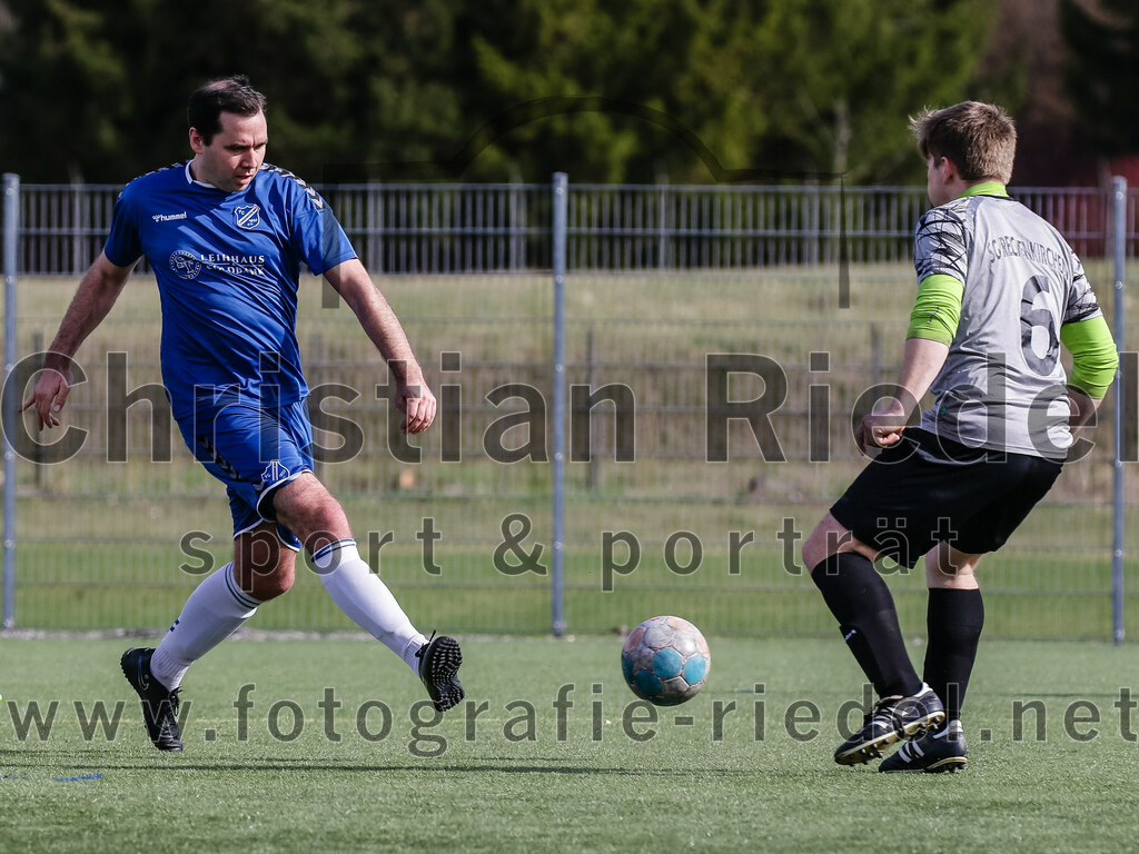 2024-02-24_058_FC_Langengeisling_II_gegen_SG_Reichenkirchen | Erding, Deutschland, 24.02.2024:
Fußball, Kreisklasse 2023 / 2024, Testspiel, FC Langengeisling II gegen SG Reichenkirchen, Endergebnis: 7:1

Ferdinand Zink (FC Langengeisling, #16), Andreas Pfanzelt (SG Reichenkirchen, #6)

Foto: Christian Riedel / fotografie-riedel.net