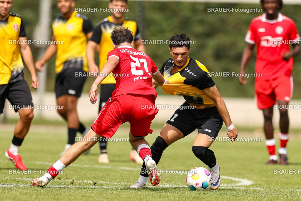 1_SVSKFC_20250726_0385.JPG -  - SV Schermbeck - KFC Uerdingen  - Testspiel | Schermbeck, Deutschland, 26.07.25: Batuhan Özden (KFC Uerdingen) und Bilal Akhal (SV Schermbeck) im Kampf um den Ball während des Testspiel Spiels zwischen SV Schermbeck - KFC Uerdingen  in der Volksbank Arena am 26. July 2025 in Schermbeck, Deutschland. (Foto von Stefan Brauer/Brauer-Fotoagentur)
