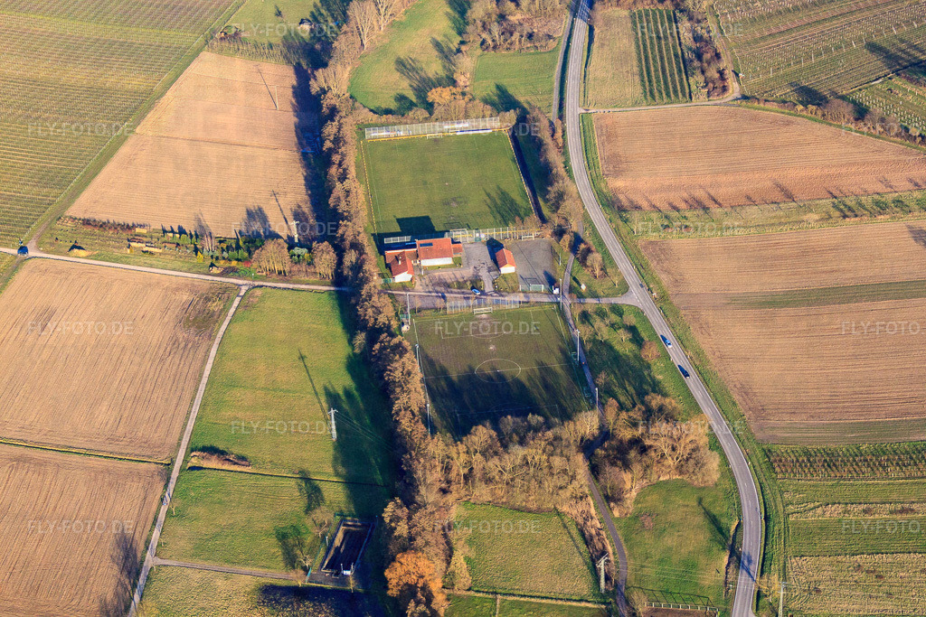 Sportplätze und Sportheim  des SV Klingenmünster e.V.  am Klingbach im Winter http://www.sv-klingenmuenster.de/ | Luftbild: Sportplätze und Sportheim  des SV Klingenmünster e.V.  am Klingbach im Winter http://www.sv-klingenmuenster.de/ in Klingenmünster im Bundesland Rheinland-Pfalz in Deutschland. Foto: IMG_62403.jpg vom 24.02.2014 durch Werner Riehm/FLY-FOTO.de - Realisiert mit Pictrs.com