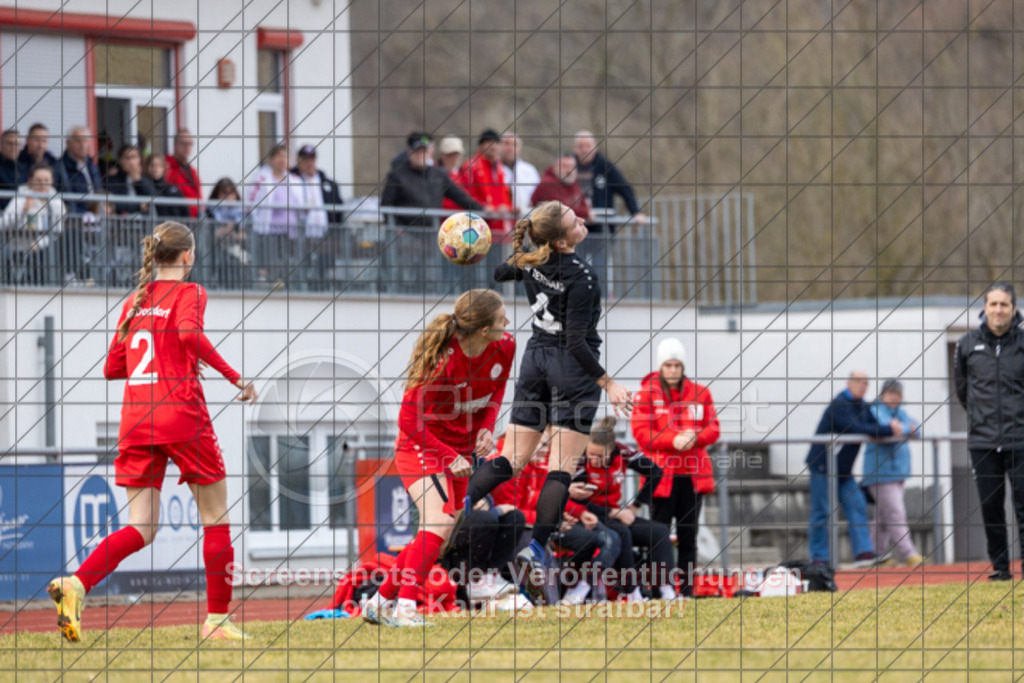 20250223_144007_0834 | #,1.FC Donzdorf (rot) vs. TSV Tettnang (schwarz), Fussball, Frauen-WFV-Pokal Achtelfinale, Saison 2024/2025, Rasenplatz Lautertal Stadion, Süßener Straße 16, 73072 Donzdorf, 23.02.2025 - 13:00 Uhr,Foto: PhotoPeet-Sportfotografie/Peter Harich