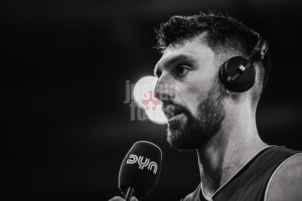 Basketball | Männer | Saison 2024/2025 | easyCredit Basketball Bundesliga | 18. Spieltag | Veolia Towers Hamburg vs. FIT/One Würzburg Baskets | 26.01.2025 | Owen Klassen (#5, FIT/One Würzburg Baskets) im Dyn Interview