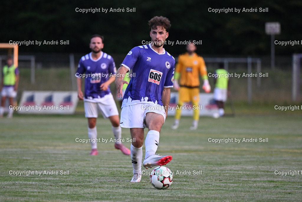 VfR Neumünster vs FC Kilia Kiel | Jan Lippegaus (VfR #3) / Fußball-Oberliga Männer 2026/2027 / VfR Neumünster vs FC Kilia Kiel / Grümmi-Arena / Neumünster / 04.08.26 - Realisiert mit Pictrs.com