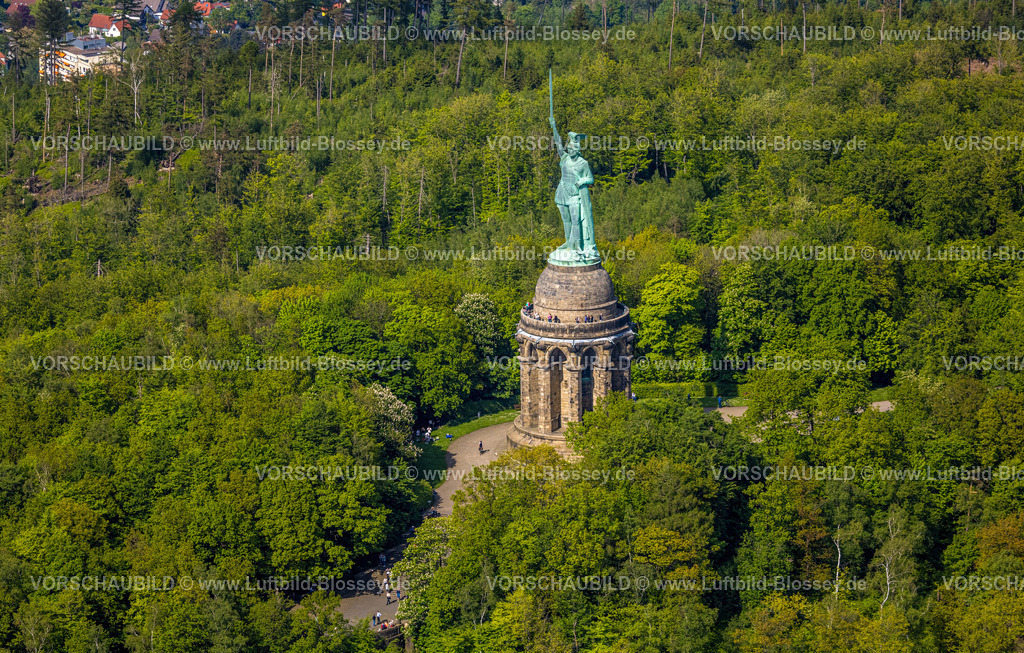 Detmold240505693Hermannsdenkmal_TeutoburgerWald | Luftbild, Hermannsdenkmal, kulturelle Statue des Cheruskerfürsten, nach Entwürfen von Ernst von Bandel, Teutoburger Wald, Hiddesen, Detmold, Ostwestfalen, Nordrhein-Westfalen, Deutschland