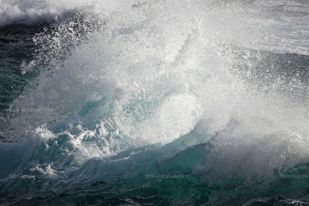 Wild waves | Atlantic breakwater