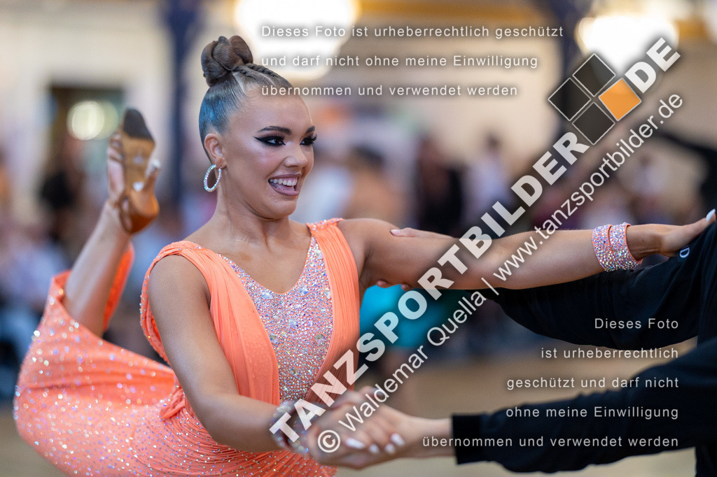 20230812-00762 | Hier finden Sie Tanz Bilder vom Latein und Standard Formationen tanzen. Sportbilder vom Tanzsport. Schöne Fotos und von Weltmeisterschaft, Europameisterschaft, Bundesliga, Regionalliga, Oberliga und Landesliga sowie von GOC Stuttgart, DanceComp, WM Bremen