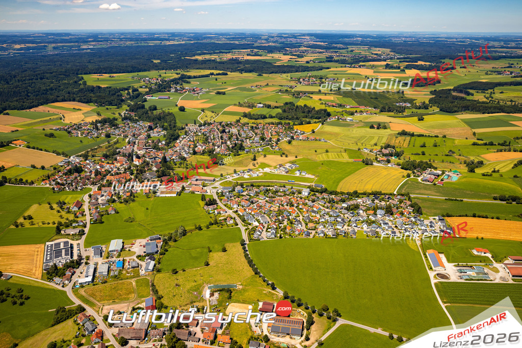 Das Luftbild zeigt :  Bergatreute - Die Luftaufnahme wurde 2024 vom UL-Flugzeug aus erstellt ( keine Drohne ) - Hochauflösende Luftaufnahme - Für grossformatige Ausdrucke geeignet. Die Geschenkidee !Mit Lizenz und Bildrechte bestellbar
