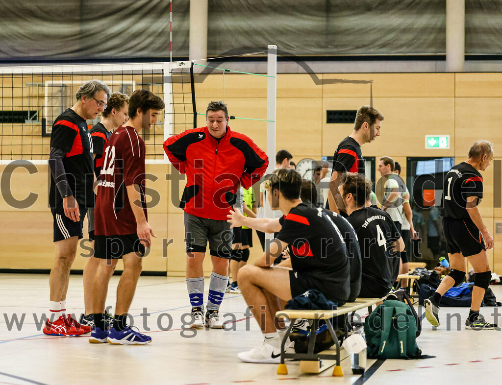 2021-11-27_094_TuS_Oberding_II_gegen_MTV_1881_Ingolstadt_III | Oberding, Deutschland, 27.11.2021:
Volleyball, Kreisliga 2021 / 2022, 5. Spieltag, TuS Oberding II gegen MTV 1881 Ingolstadt III, Endergebnis: 3:2

Gregor Bartkowski (TuS Oberding, #11), Lucas John (TuS Oberding, #12), Thomas Forster (TuS Oberding, #68), Nicolas Barbona (TuS Oberding, #6), Hendrik Gerdes (TuS Oberding, #4), Andreas Ruß (TuS Oberding, #1)

Foto: Christian Riedel / fotografie-riedel.net