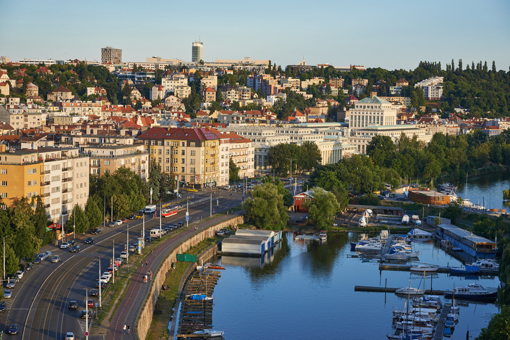 Blick vom Vysehrader Burgareal auf die Moldau | Prag, Austria - June 28, 2015: Blick vom Vysehrader Burgareal auf die Moldau und den umliegenden Haeusern. - Realisiert mit Pictrs.com