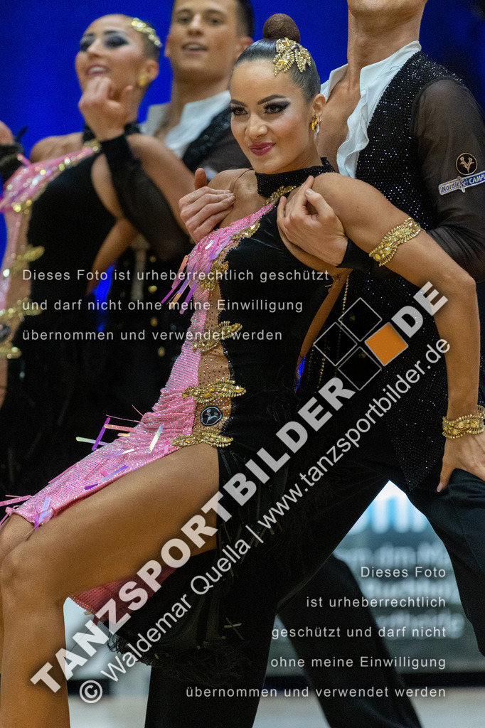 20230114-13695 | Hier finden Sie Tanz Bilder vom Latein und Standard Formationen tanzen. Sportbilder vom Tanzsport. Schöne Fotos und von Weltmeisterschaft, Europameisterschaft, Bundesliga, Regionalliga, Oberliga und Landesliga sowie von GOC Stuttgart, DanceComp, WM Bremen