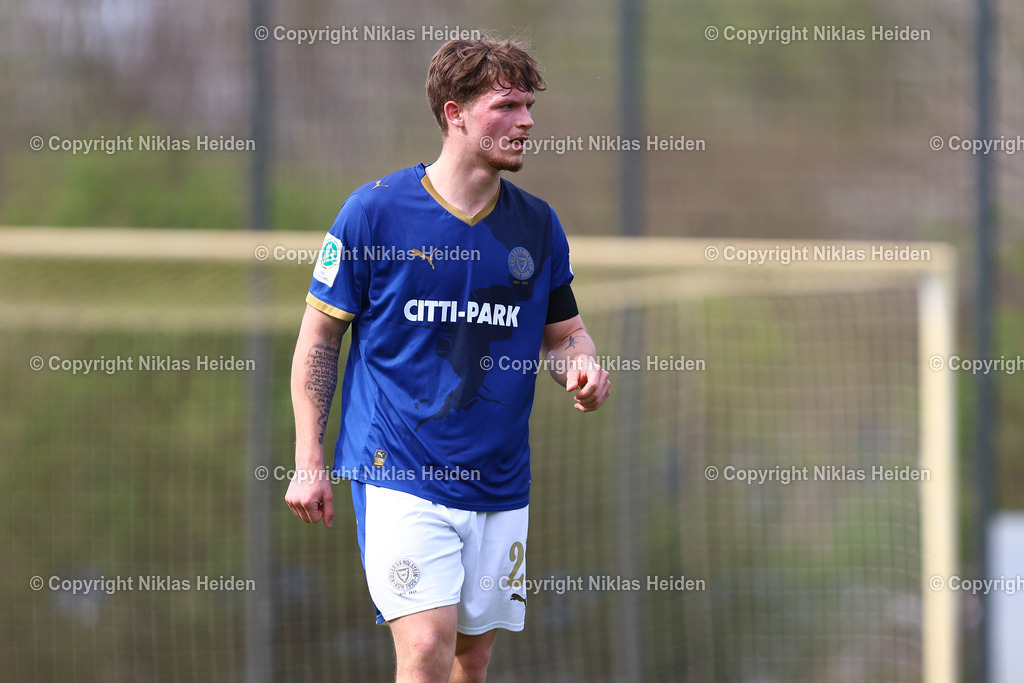 NH_HolsteinKielU19_1FCHeidenheimU19_DFBNachwuchsliga_18042026 | #28 Leland-Jordan Junge (Holstein Kiel U19)Fußball I Herren I U19 DFB-Nachwuchsliga Hauptrunde Liga A, Gruppe B I Saison 2025-2026 I 9. Spieltag I Holstein Kiel U19 - 1. FC Heidenheim U19 I 18.04..2026 I Citti-Fußball-Park