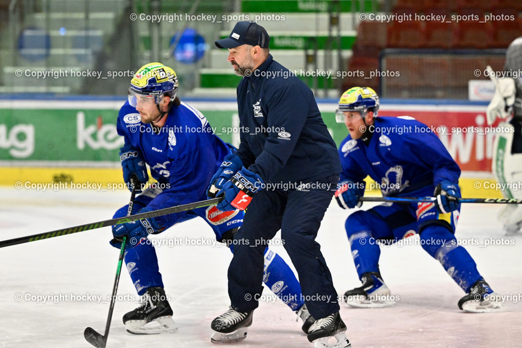 Eistrainig EC VSV mit Headcoach Pierre Allard | #8 Maximilian Rebernig EC VSV, Eistraining EC VSV mit Headcoach Pierre Allard, 1.Eistraining EC VSV mit Headcoach Pierre Allard am 02.12.2025 in Villach (Stadthalle Villach), Austria, (Photo by Bernd Stefan)