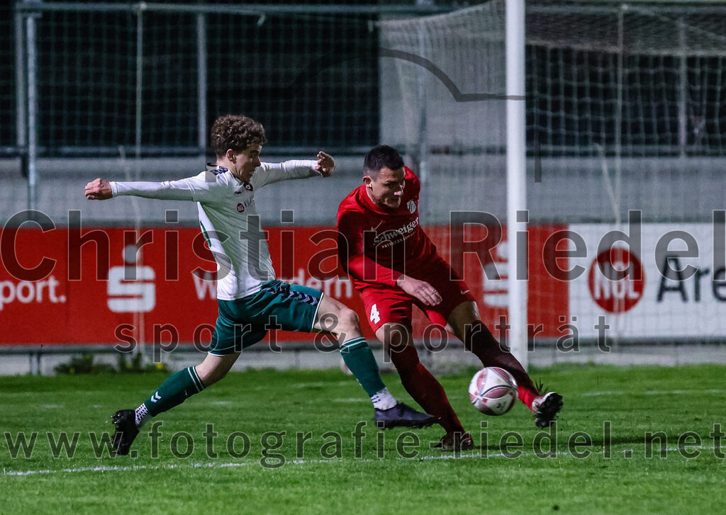 2024-03-28_059_FC_Schwaig_gegen_VfB_Forstinning | Oberding, Deutschland, 28.03.2024:
Fußball, Landesliga Südost 2023 / 2024, 27. Spieltag, FC Schwaig gegen VfB Forstinning, Endergebnis: 2:1

Joshua Steindorf (FC Schwaig, #33), Mathias Hirt (VfB Forstinning, #4)

Foto: Christian Riedel / fotografie-riedel.net