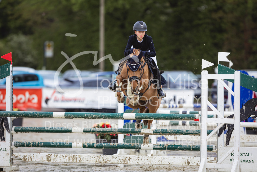 240426_Olfen-Vinnum_PonyTrophy-207 | Deine schönsten Turniermomente als professionelle Fotos! Entdecke hochwertige Pferdesport-Fotografie im Online-Shop. Jetzt Fotos finden & bestellen!