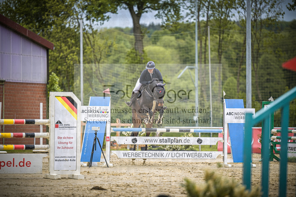 DOS_5399 | Entdecke hochwertige Reitturnierfotos von Foto Oger. Professionell, emotional und authentisch – jetzt Lieblingsmomente im Shop bestellen.Deutschlandweite Turnierfotografie. - Realisiert mit Pictrs.com