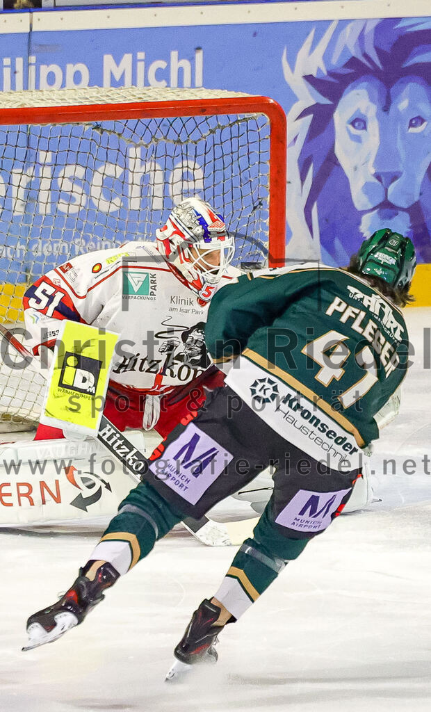 2026-02-20_060_TSV_Erding_gegen_Deggendorfer_SC | Erding, Deutschland, 20.02.2026:Eishockey, Oberliga Süd 2025 / 2026, 49. Spieltag, TSV Erding gegen Deggendorfer SC, Endergebnis: 4:1Torwart Timo Pielmeier (Deggendorfer SC, #51), Marco Pfleger (Erding Gladiators, #47)Foto: Christian Riedel / fotografie-riedel.net