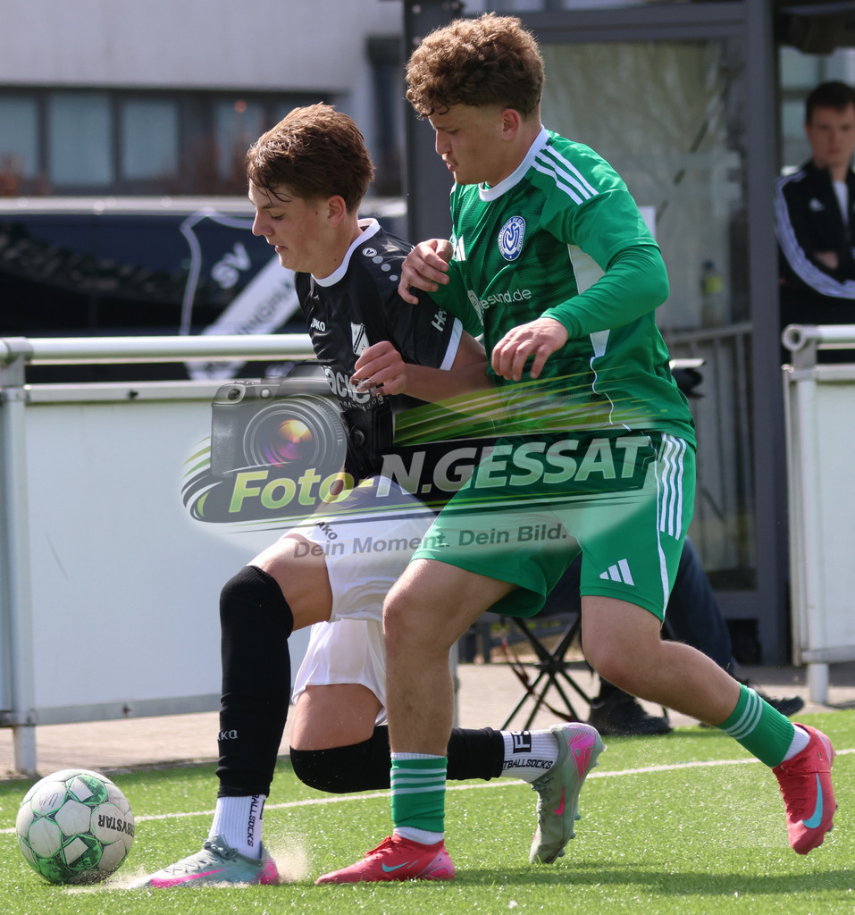 SV Rödinghausen - MSV Duisburg | Auf dem Bild zu sehen: schwarz SV Rödinghausen ; grün MSV Duisburg: SV Rödinghausen, MSV Duisburg, Saison 25/26, A-Jugend, Testspiel, Rödinghausen, Deutschland - Realisiert mit Pictrs.com