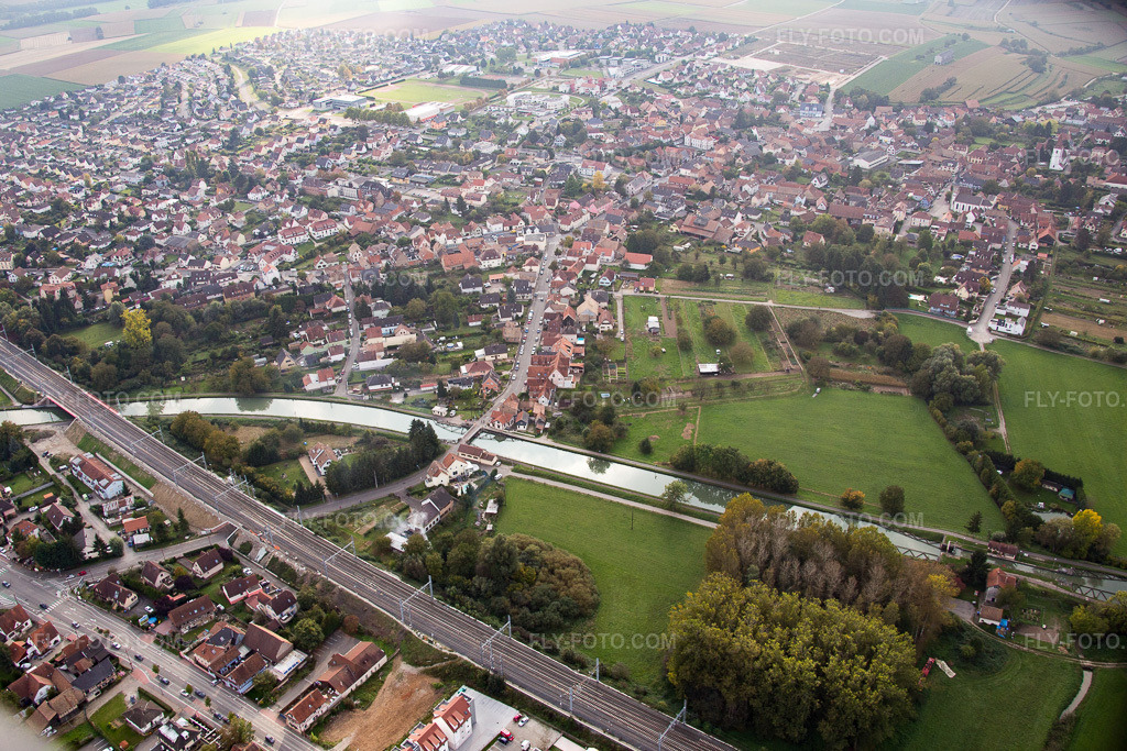 Aerial view: River - Bridge structure over the mill stream in Vendenheim in the state Bas-Rhin, France.Photo: IMG_074136.jpg taken on 10/04/2014 by Werner Riehm/FLY-FOTO.comResolution of the original: 5104 x 3403 px