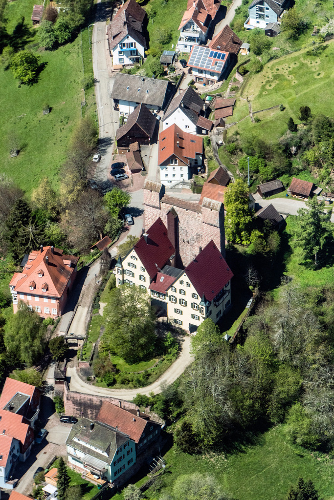 dr__0011992.jpg | ALTENSTEIG 10.05.2017 Burganlage des Schloß Burg Berneck  in Altensteig im Bundesland Baden-Württemberg, Deutschland. // Castle of Schloss Burg Berneck  in Altensteig in the state Baden-Wuerttemberg, Germany. Foto: Daniel Reiter