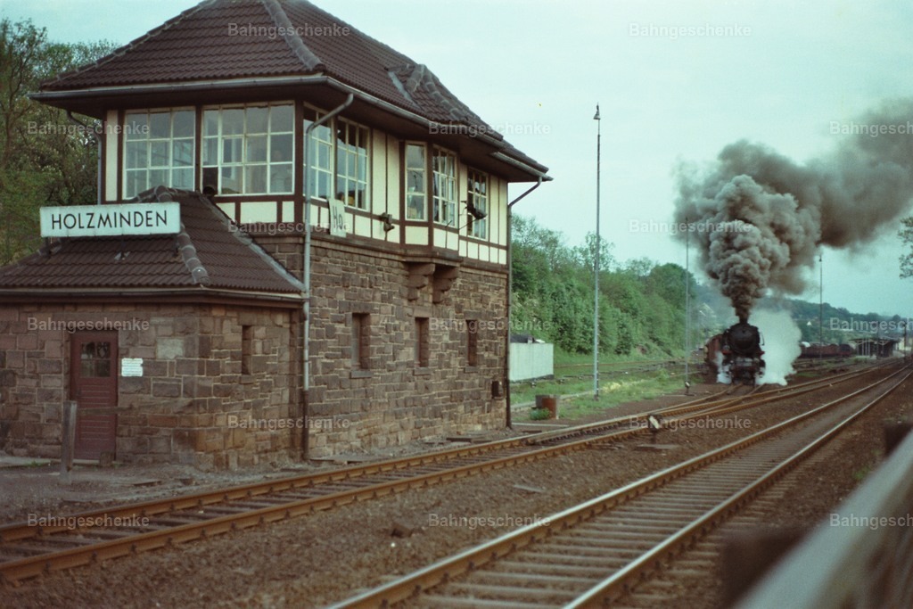 064_INDEX | Stöbern Sie durch einzigartige Aufnahmen und finden die perfekte Aufnahme für jeden Eisenbahnentheusiast! Stellen Sie sich aus einer Reihe von Möglichkeiten wie der Druck auf Leinwände, Fotoposter, Kalender oder Magnetfotos Ihr Geschenk zusammen - Realisiert mit Pictrs.com
