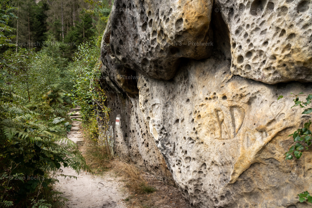 Friensteinaufstieg_Felsen_Verwitterung_Pfad_Wegmarkierung | 2022-09-02_Waldbrandgebiete_2 - Realisiert mit Pictrs.com