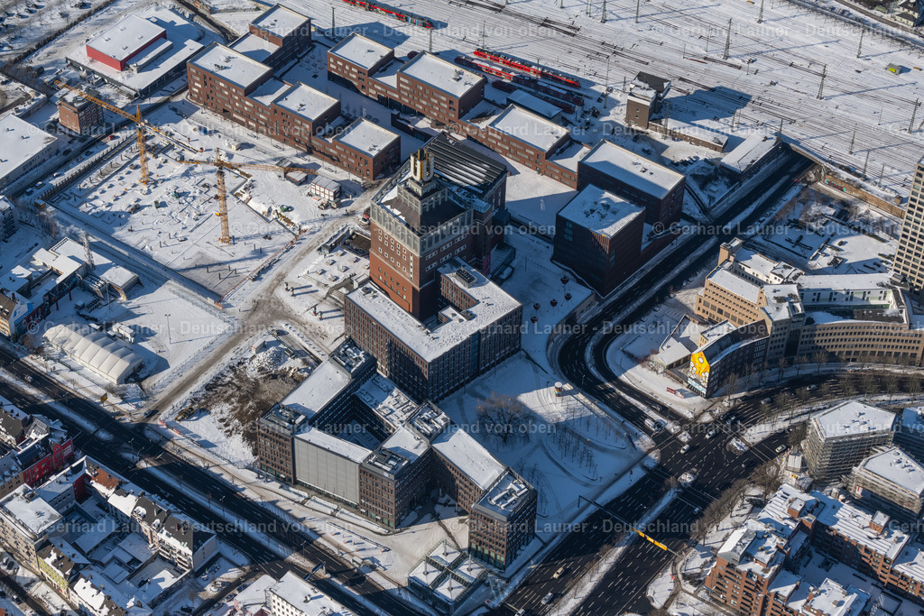 4043817 | DORTMUND 13.02.2021 Winterlich schneebedeckte Museum- und Ausstellungs- Gebäude- Ensemble " Dortmunder U Zentrum für Kunst und Kreativität " an der Emil-Schumacher-Straße im Ortsteil Westpark in Dortmund im Ruhrgebiet im Bundesland Nordrhein-Westfalen, Deutschland. Weiterführende Informationen bei: DORTMUNDER U Zentrum für Kunst und Kreativität. // Wintry snowy museum and exhibition building ensemble "Dortmund U Center for Art and Creativity" on Emil-Schumacher-Strasse in the district of Westpark in Dortmund in the Ruhr area in the state North Rhine-Westphalia, Germany. Further information at: DORTMUNDER U Zentrum fuer Kunst und Kreativitaet. Foto: Gerhard Launer