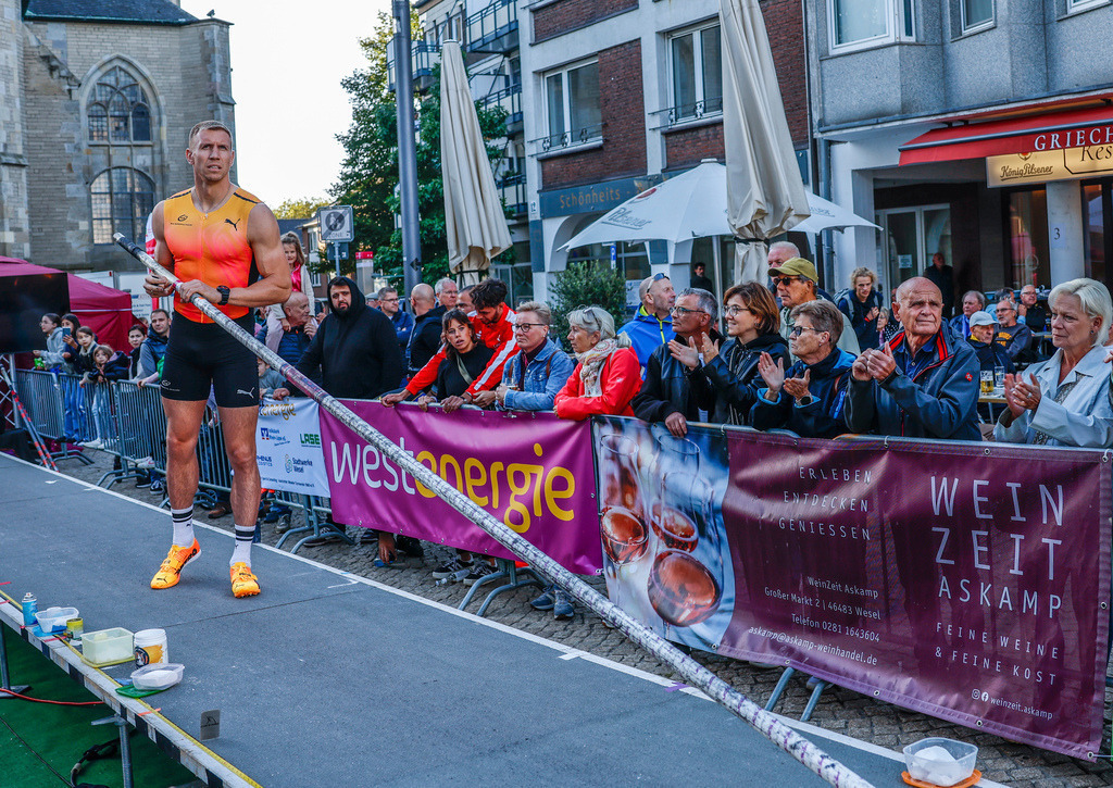 top-top.de 240913-158 | Foto, Video, Fotografie, Videografie, Fotobox, DJ, Discjockey, Musik, Musikbox, Veranstaltung, Photobooth, Amazon, Ebay, Buchtipp, Bestseller, Autor, Verlag, Buch, Wesel, Hamminkeln, NRW, Dinslaken, Rees, Drohne, Hochzeit, Party, Fotobox, Wesel, Fotograf