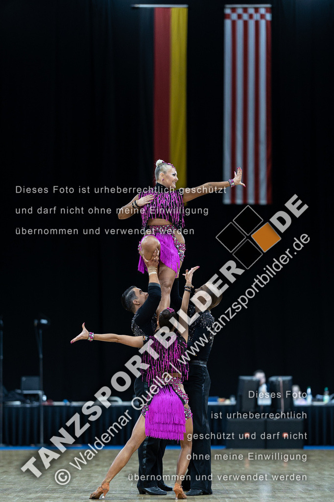 20230226-10117 | Hier finden Sie Tanz Bilder vom Latein und Standard Formationen tanzen. Sportbilder vom Tanzsport. Schöne Fotos und von Weltmeisterschaft, Europameisterschaft, Bundesliga, Regionalliga, Oberliga und Landesliga sowie von GOC Stuttgart, DanceComp, WM Bremen