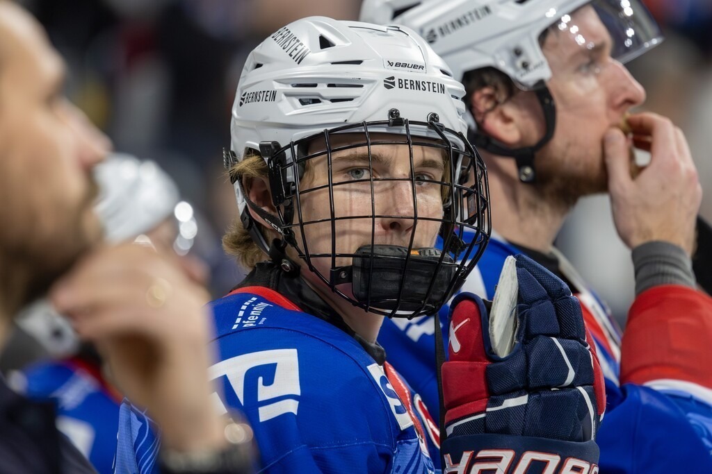 DEL, Deutsche Eishockey Liga Saison 2025/26, Playoff-Finale, Spiel 5: Adler Mannheim gegen Eisbären Berlin | DEL, Deutsche Eishockey Liga Saison 2025/26, Playoff-Finale, Spiel 5: Adler Mannheim gegen Eisbären Berlin***Max Calce (39, Mannheim) nach Spielende - Realisiert mit Pictrs.com